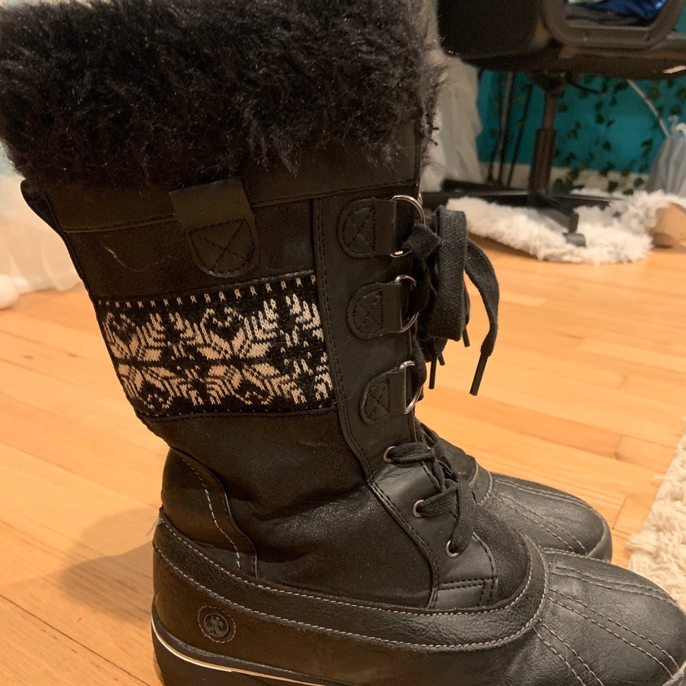 Womens black size 8 Northshine SnowBoots